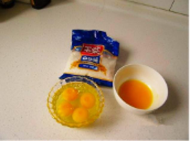 在家里用平底锅自制酥脆鸡蛋卷（简单又健康）的做法 步骤1