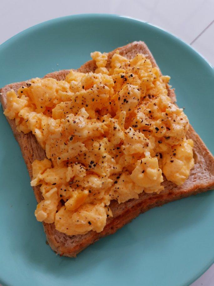 美式炒蛋 scrambled eggs