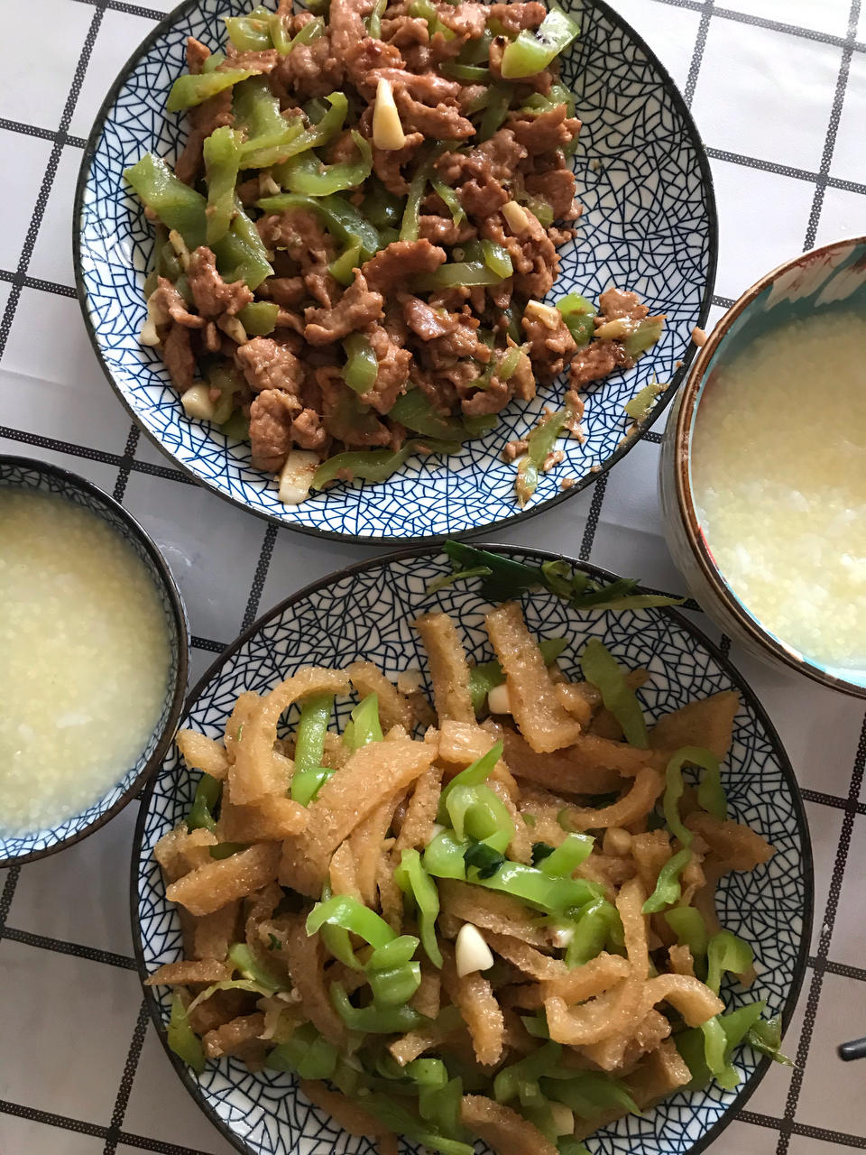 【馋哭老婆私房菜】辣椒炒干猪皮