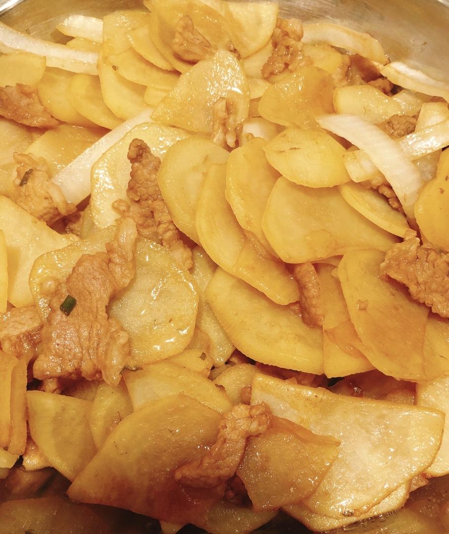青椒土豆片炒肉