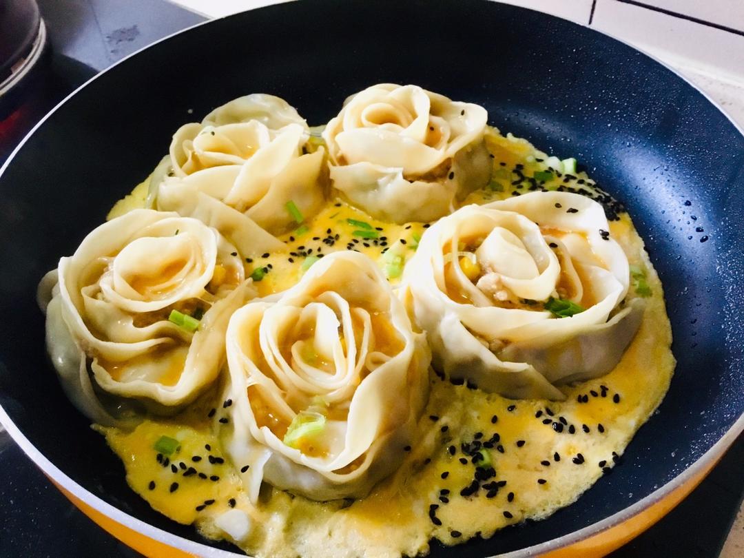 玫瑰花抱蛋虾饺
