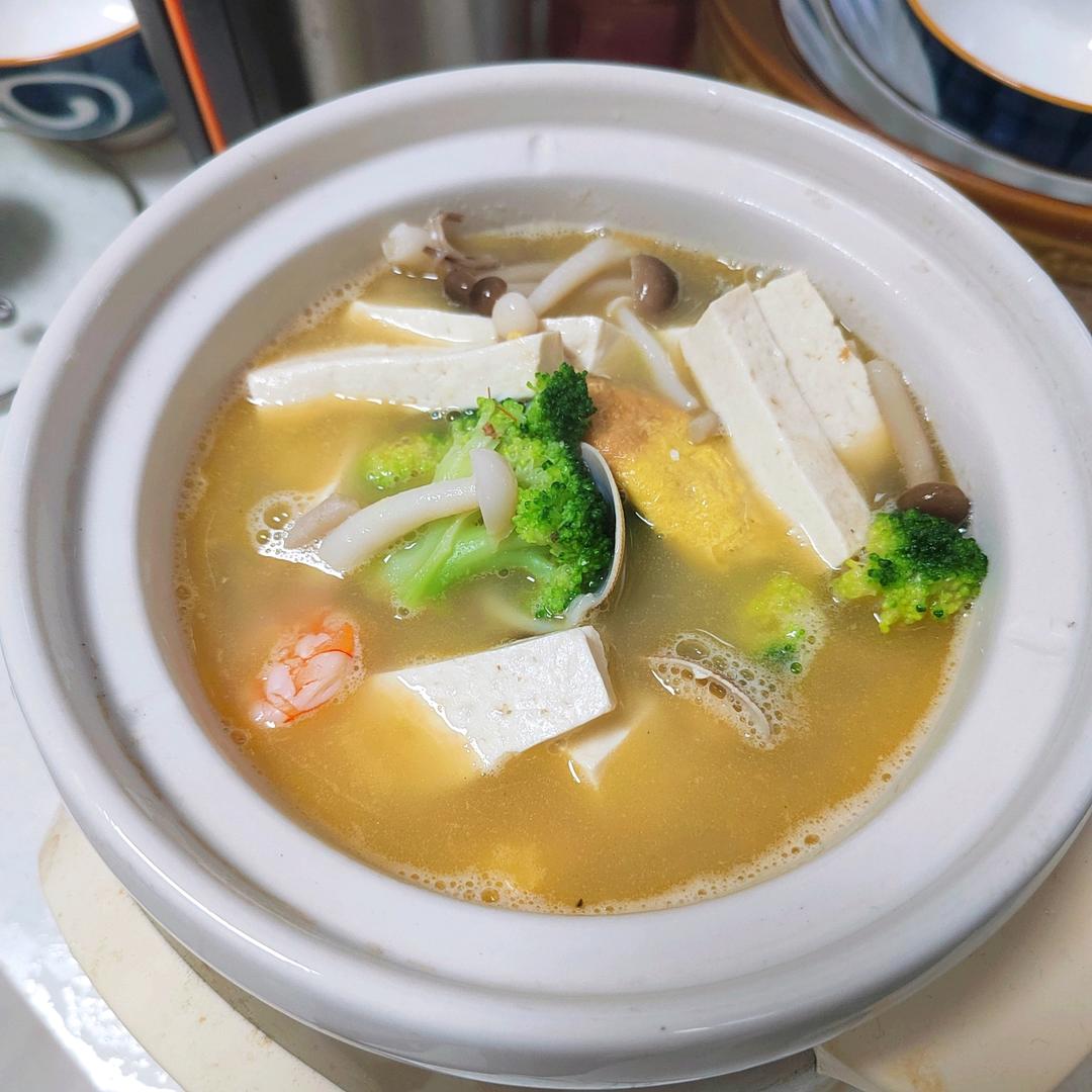 豆腐鲜虾菇菌汤