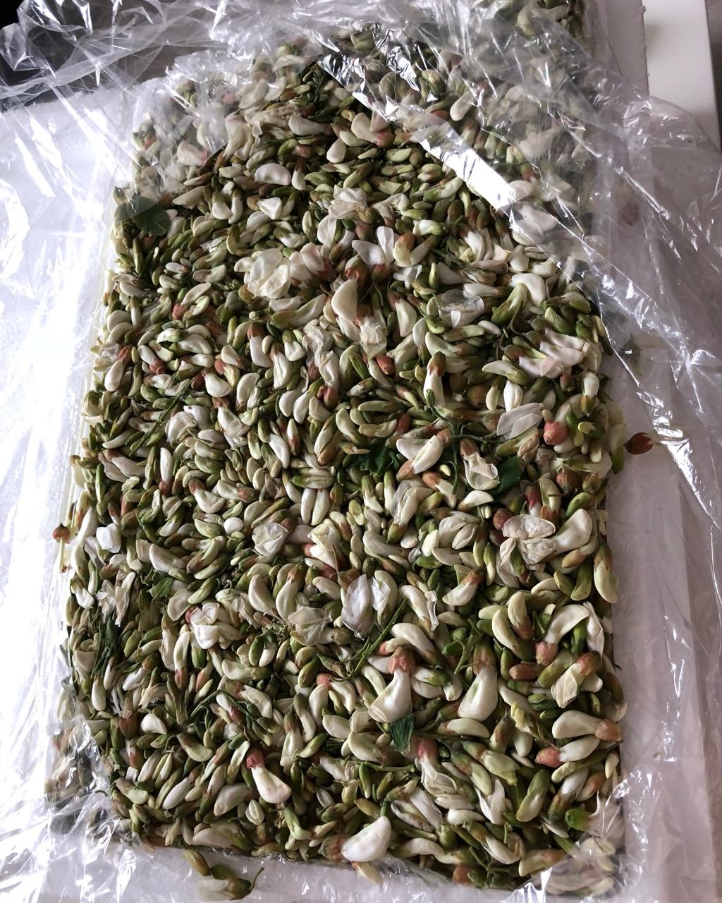槐花麦饭
