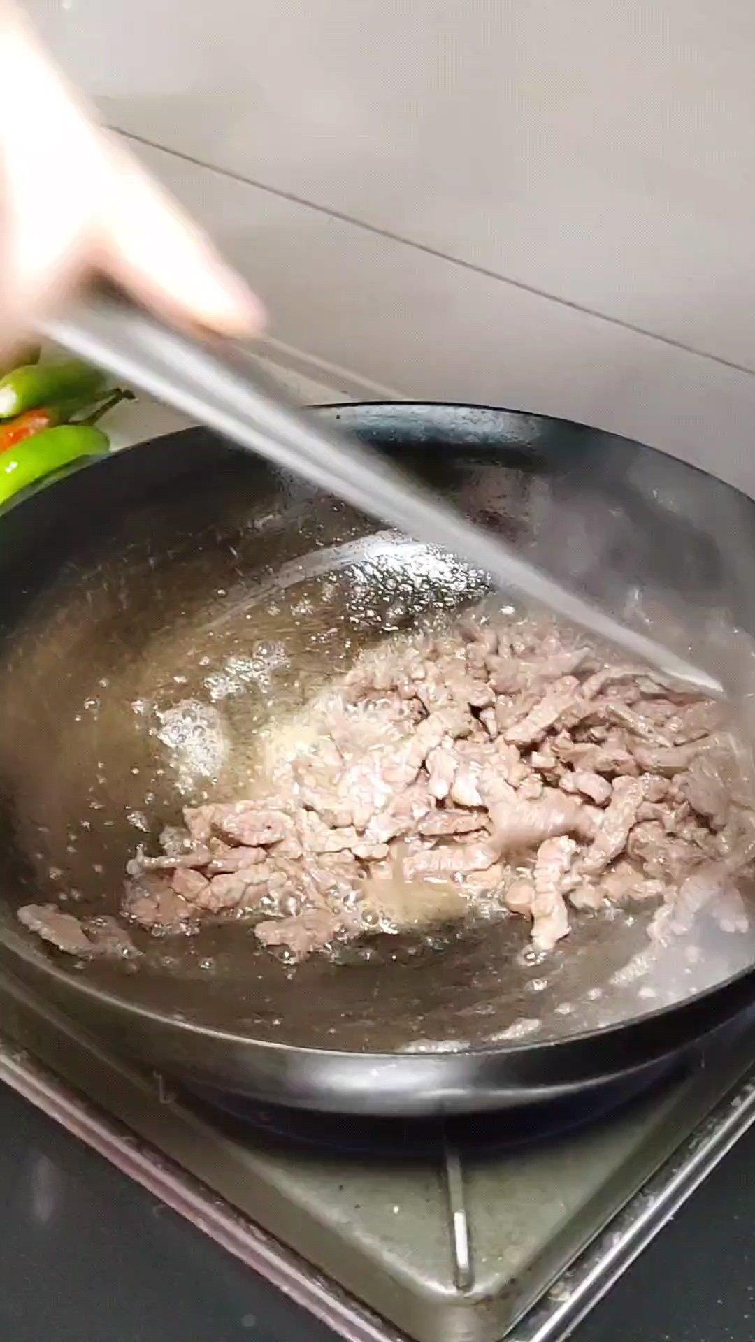 牛排味的青椒炒肉的做法 步骤4