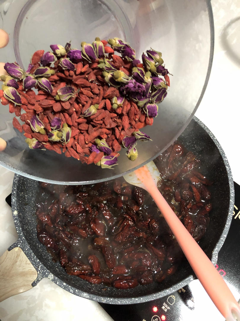 养生姜枣茶-痛经手脚凉