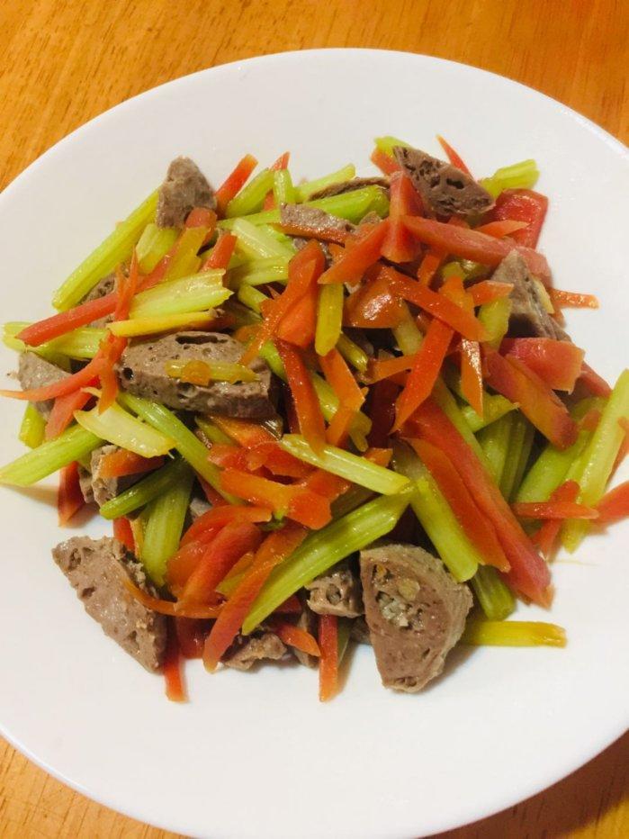 胡萝卜丝炒肉