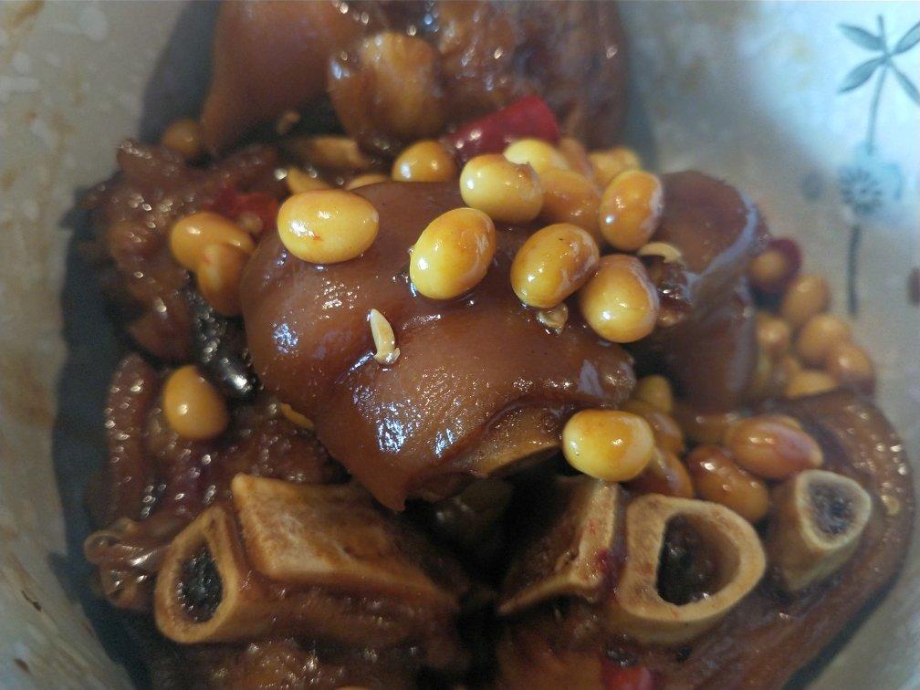 流口水的黄豆炖猪蹄