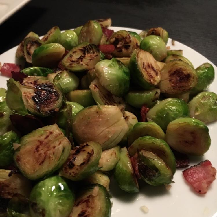 培根干煸小包菜 (孢子甘蓝 | Brussel Sprouts)