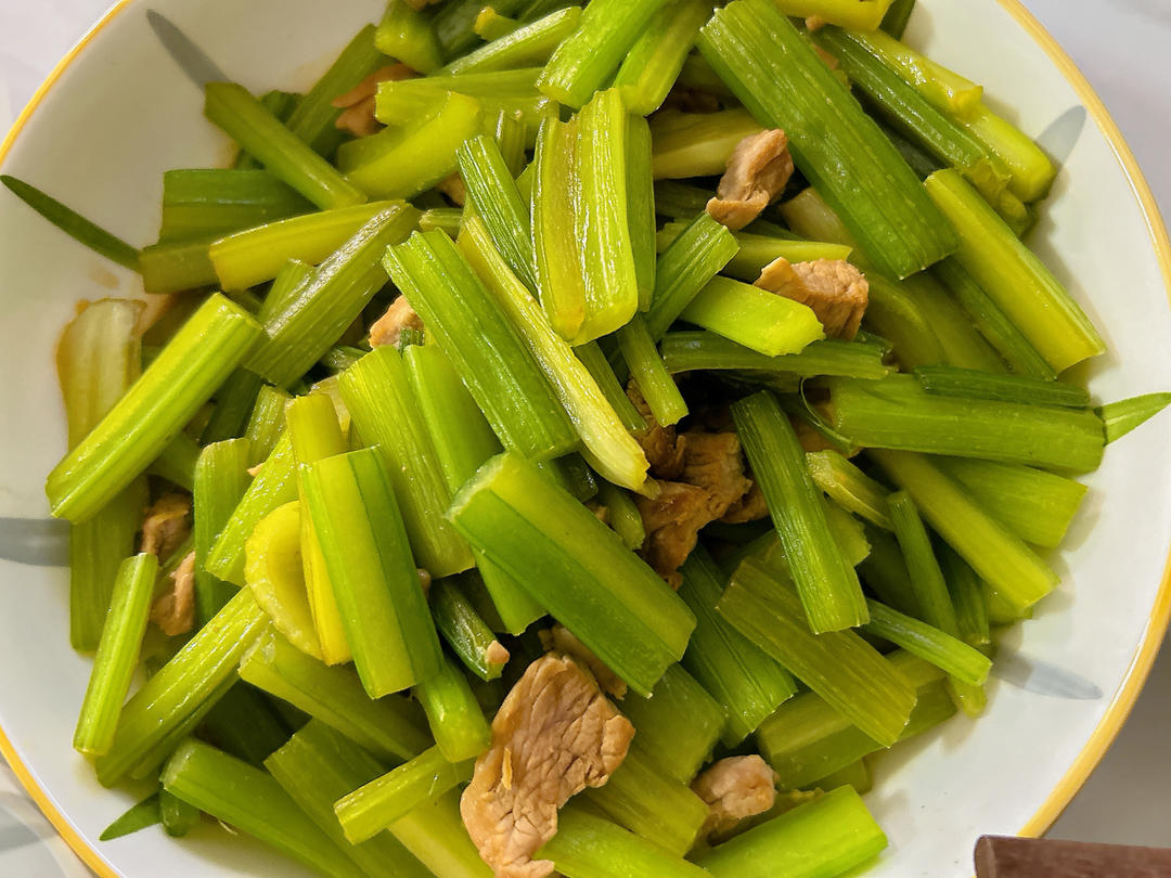 芹菜炒肉