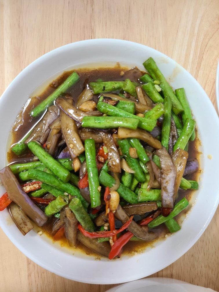 超下饭的豆角烧茄子😋