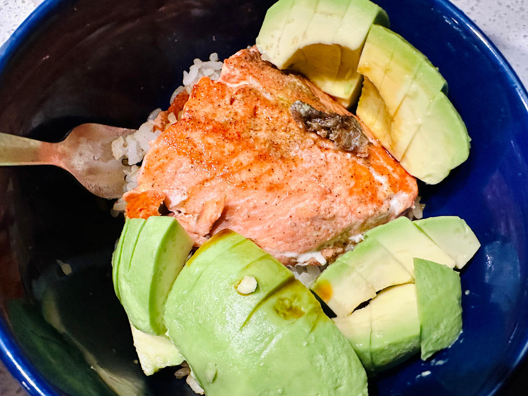 三文鱼牛油果拌饭