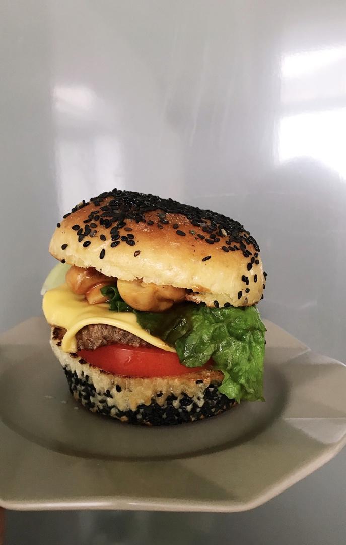 洋葱牛肉汉堡 Beef Hamburger with Fried Onions