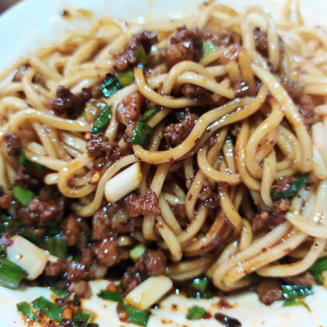 川味素椒杂酱面