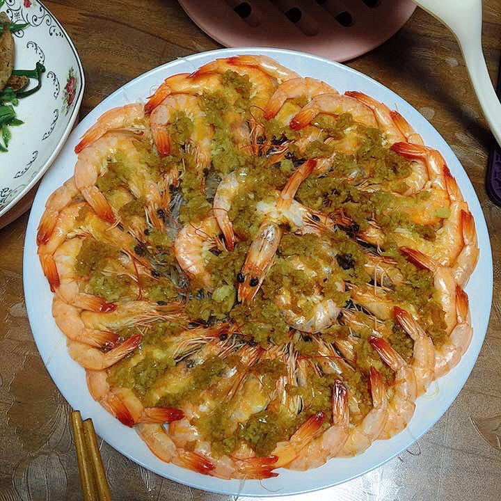虾最美味的吃法必须是这个——蒜蓉蒸虾（多动图，孔瑶的食谱）