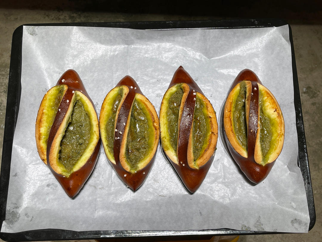 超满足！一口下去满满奶酪！奶酪碱水面包！