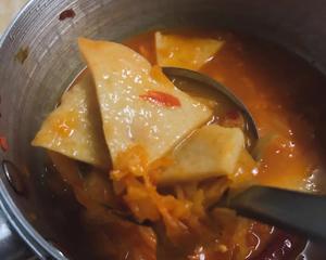 韩式泡菜鱼饼汤的做法 步骤2