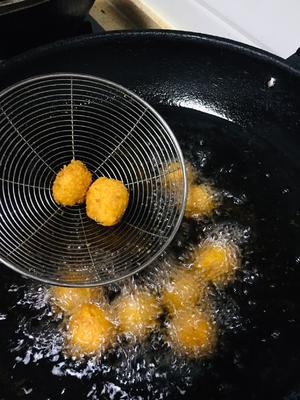 黄金红薯丸子的做法 步骤6