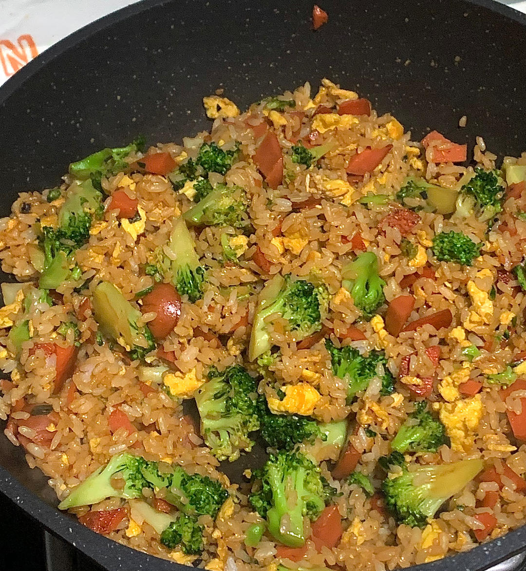 火腿肠蛋炒饭