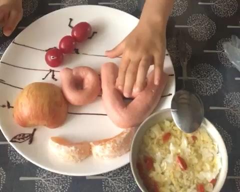 【字母早餐】A is for ant and apple的做法