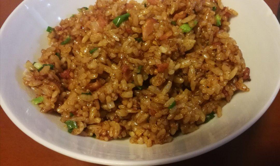 培根酱油炒饭