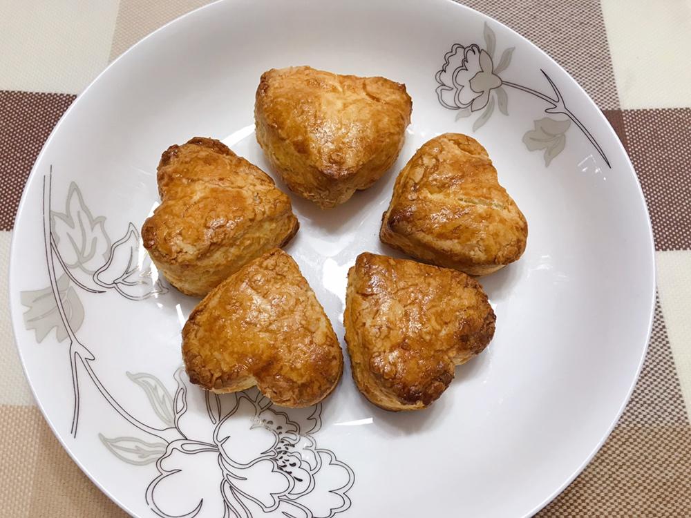 【视频】3分钟 奶油司康Scone(可能是世界上最快手的司康) 消耗淡奶油～