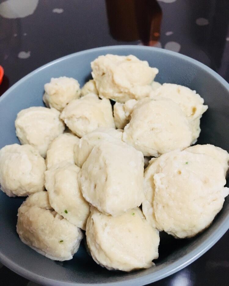 穿心莲0乱舞做的堂妈的手打鱼丸