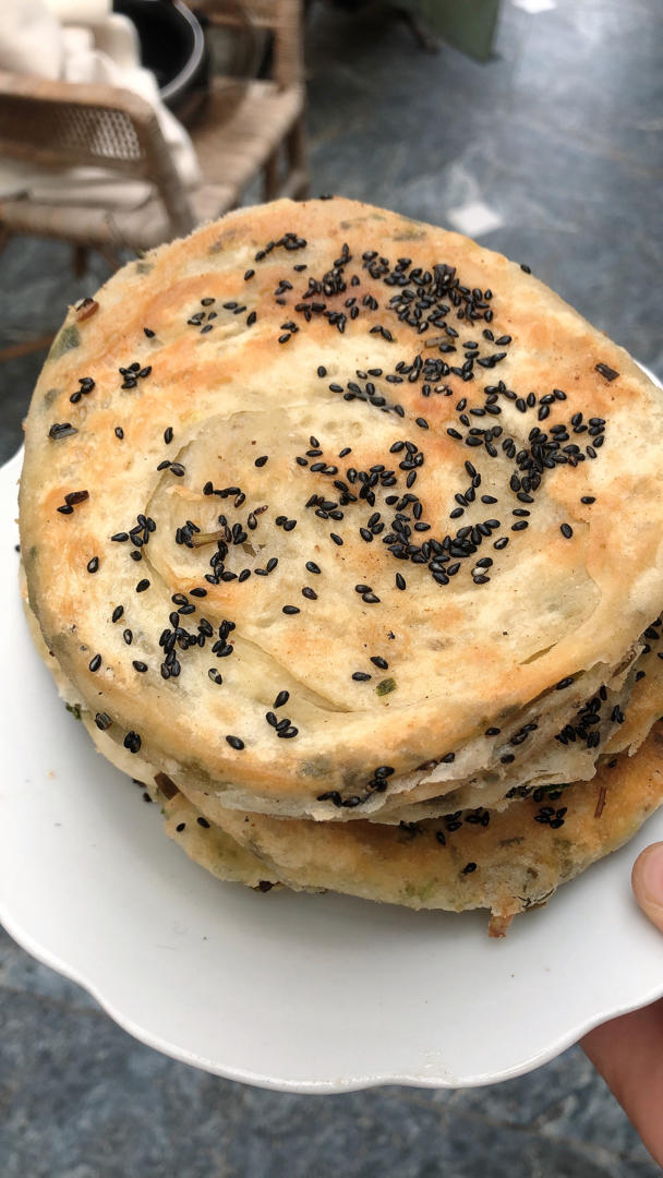 半发面家常葱油饼 凉了不硬 做法简单 附细节视频详解