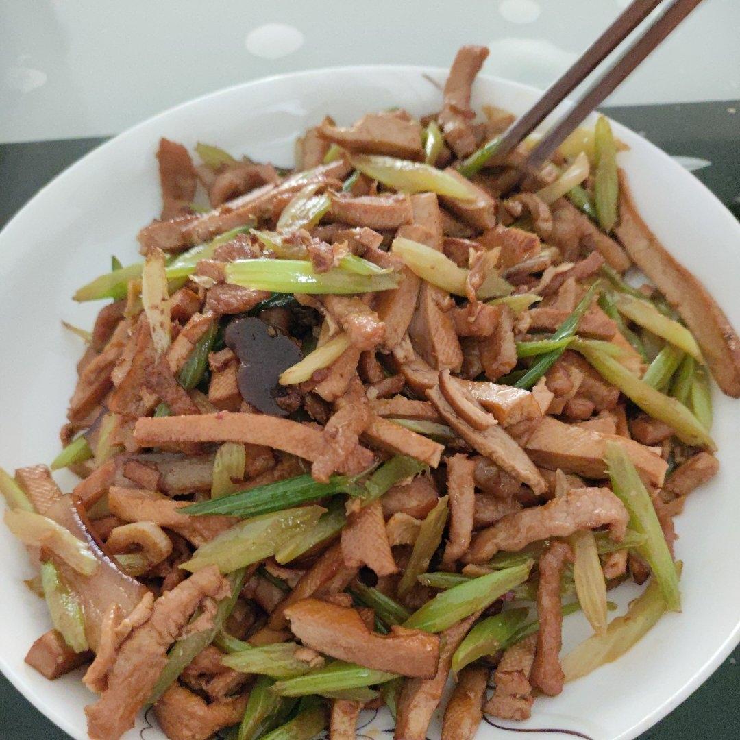 芹菜豆干炒肉丝