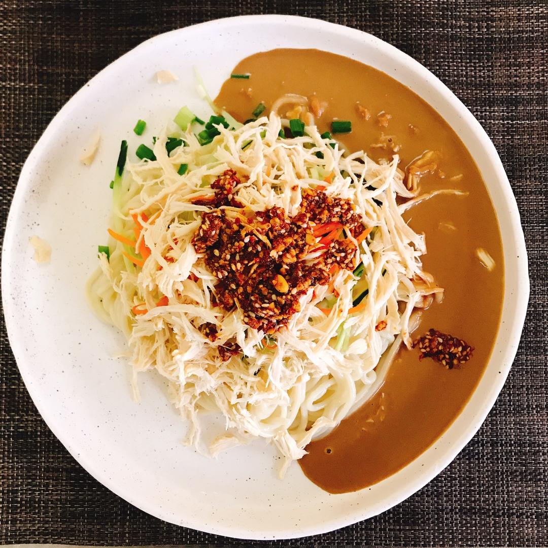【椒麻鸡丝凉面】