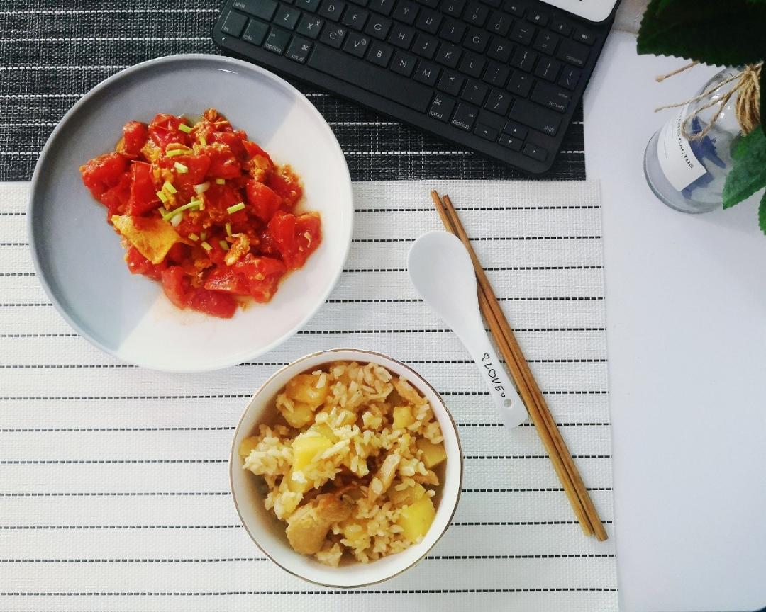 土豆鸡肉焖饭（简单少油版）的做法