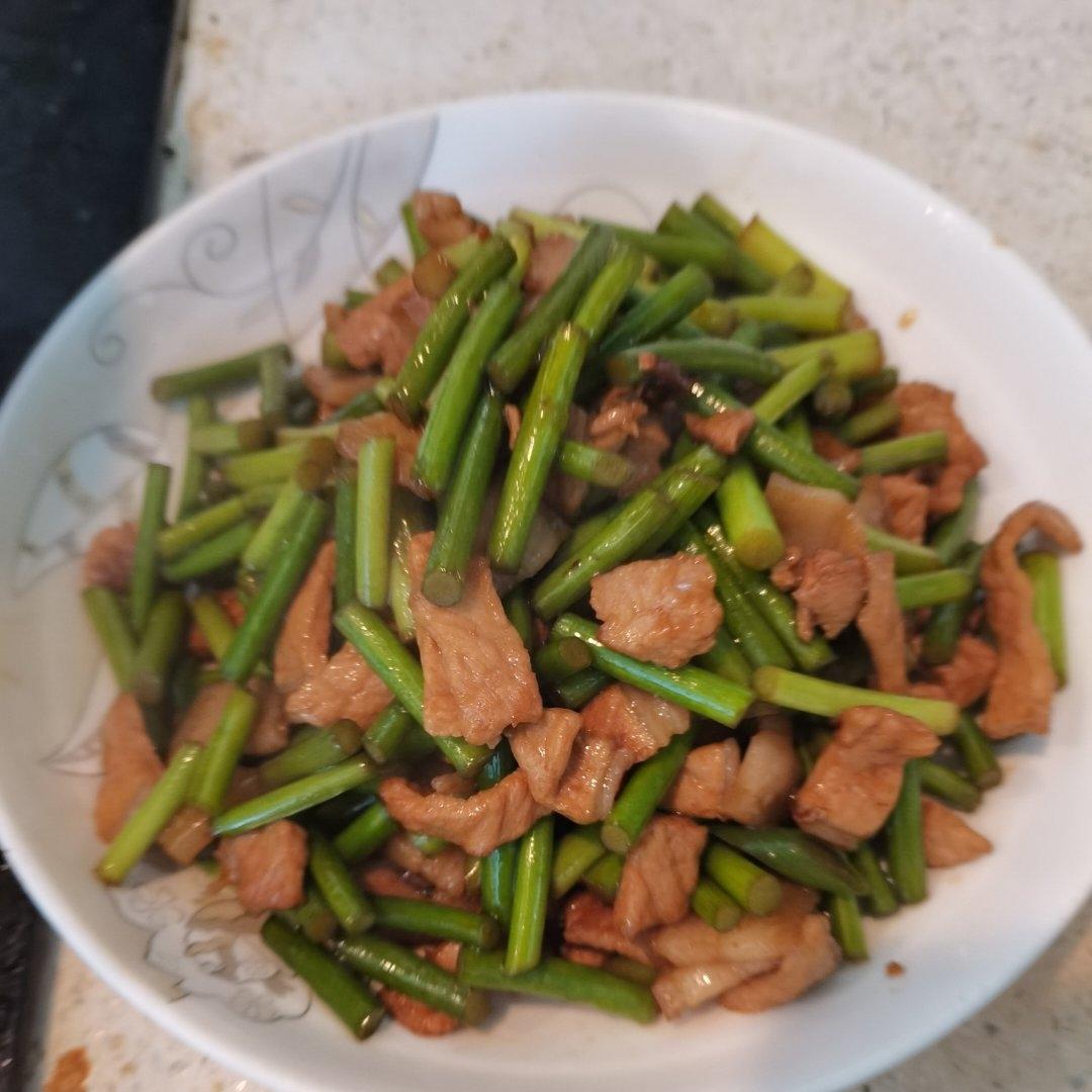 简单易做的下饭菜－蒜苔炒肉