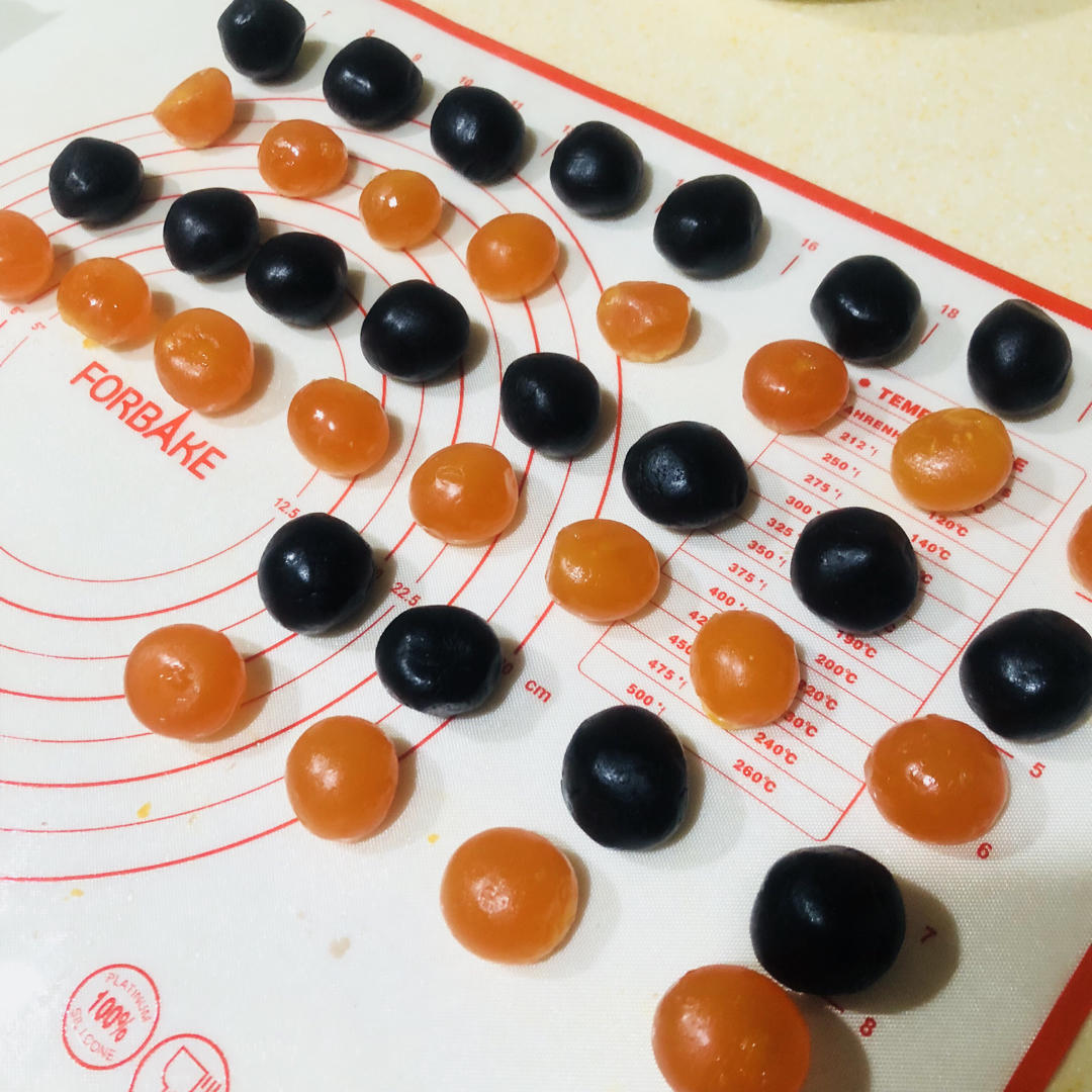 广式豆沙蛋黄月饼（步骤超详细，新手适用）