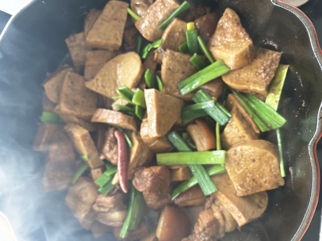 五花肉烧素鸡 Pork Belly with Dry Tofu