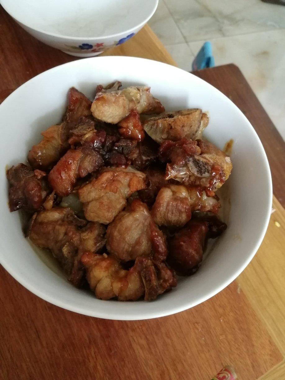 香酥排骨蒸土豆