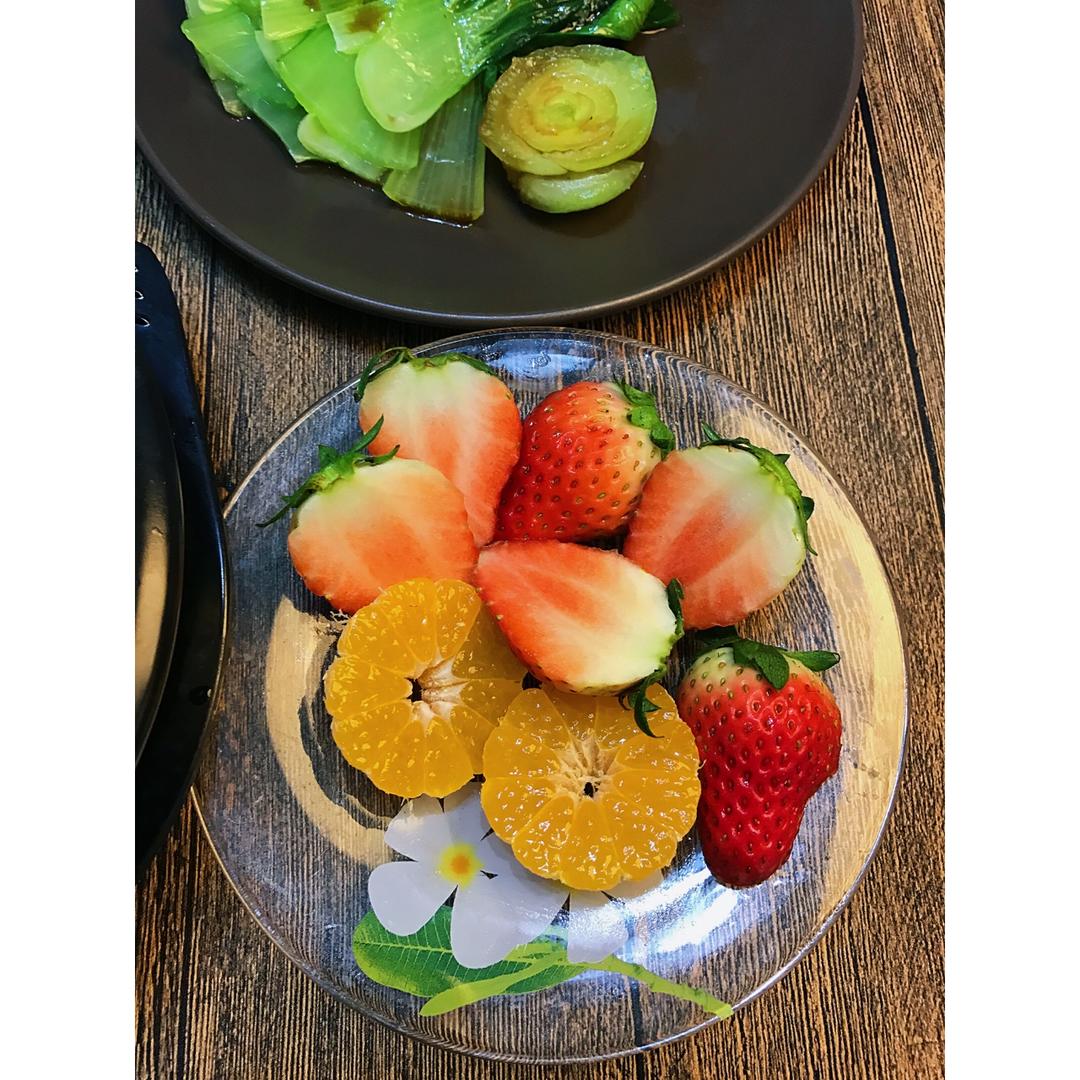 如何辨别激素草莓