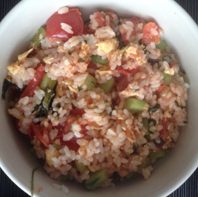 西红柿菜叶蛋炒饭