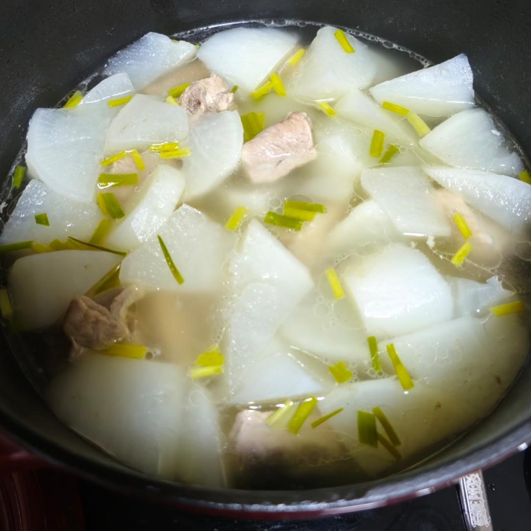 萝卜炖排骨-秋冬懒人汤