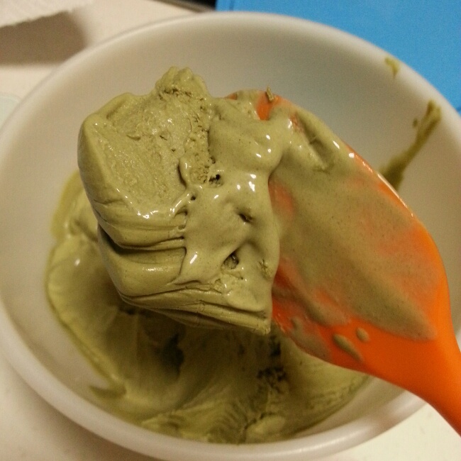抹茶白巧冰淇淋