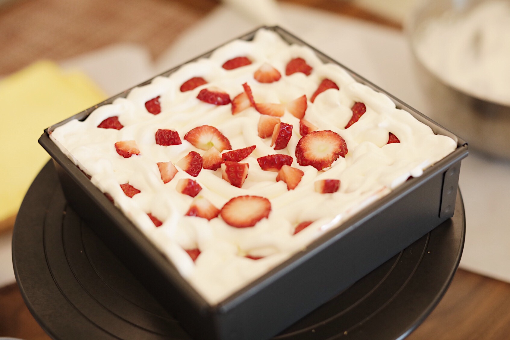 不会抹奶油也可以做的草莓方蛋糕！的做法 步骤25
