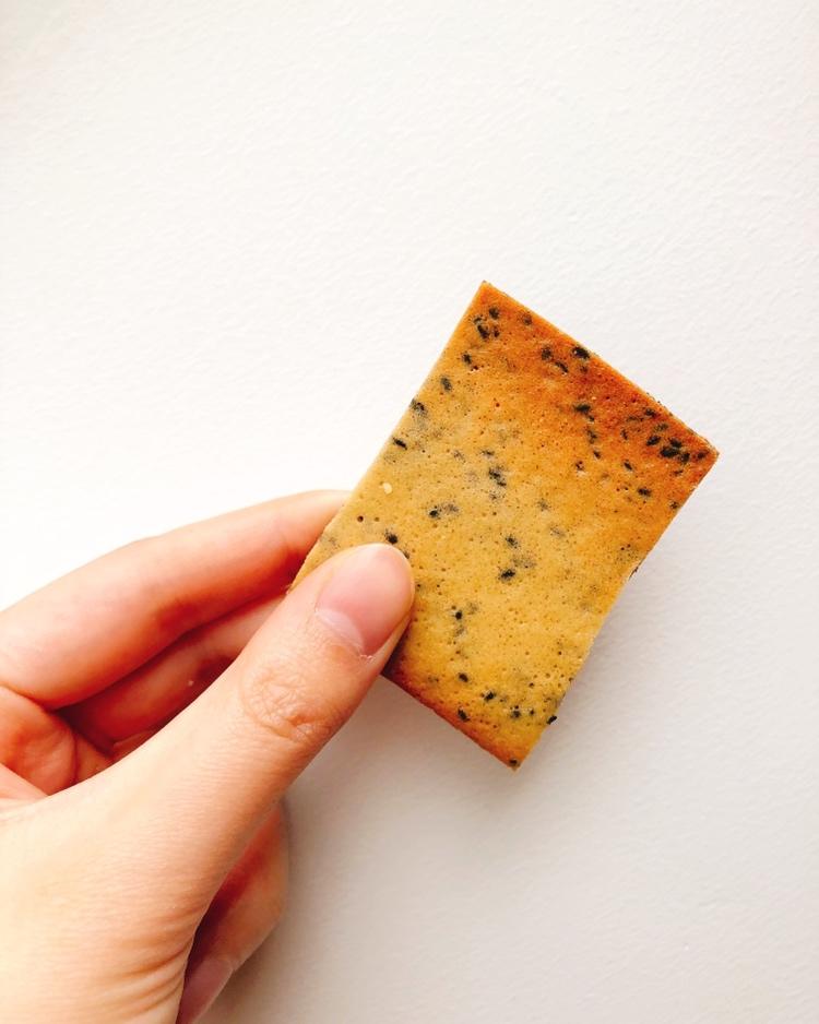 芝麻薄脆蛋白饼干