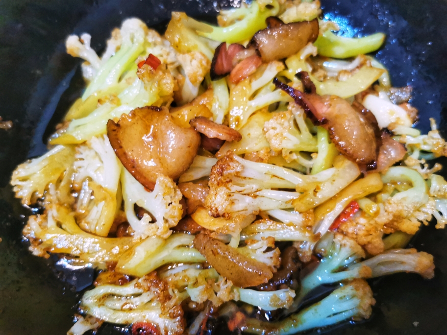干锅花菜炒腊肉♨️超下饭的做法