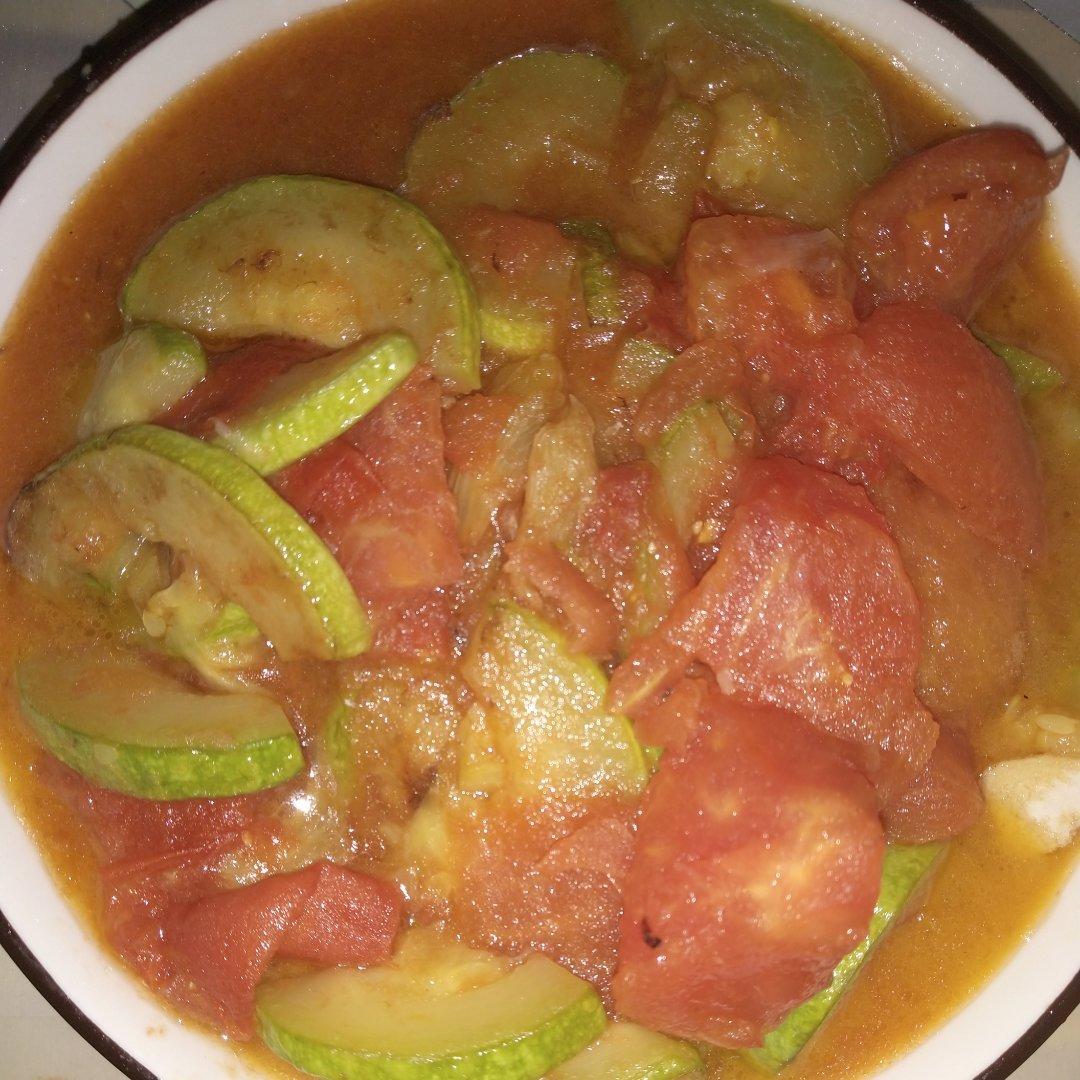 西红柿炒西葫芦