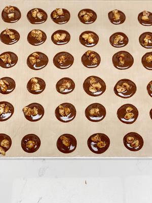 网红珍妮脆脆 巧克力脆脆 坚果脆 可可脆片的做法 步骤12
