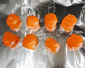 秋天的味道之咸蛋黄焗大闸蟹的做法 步骤2