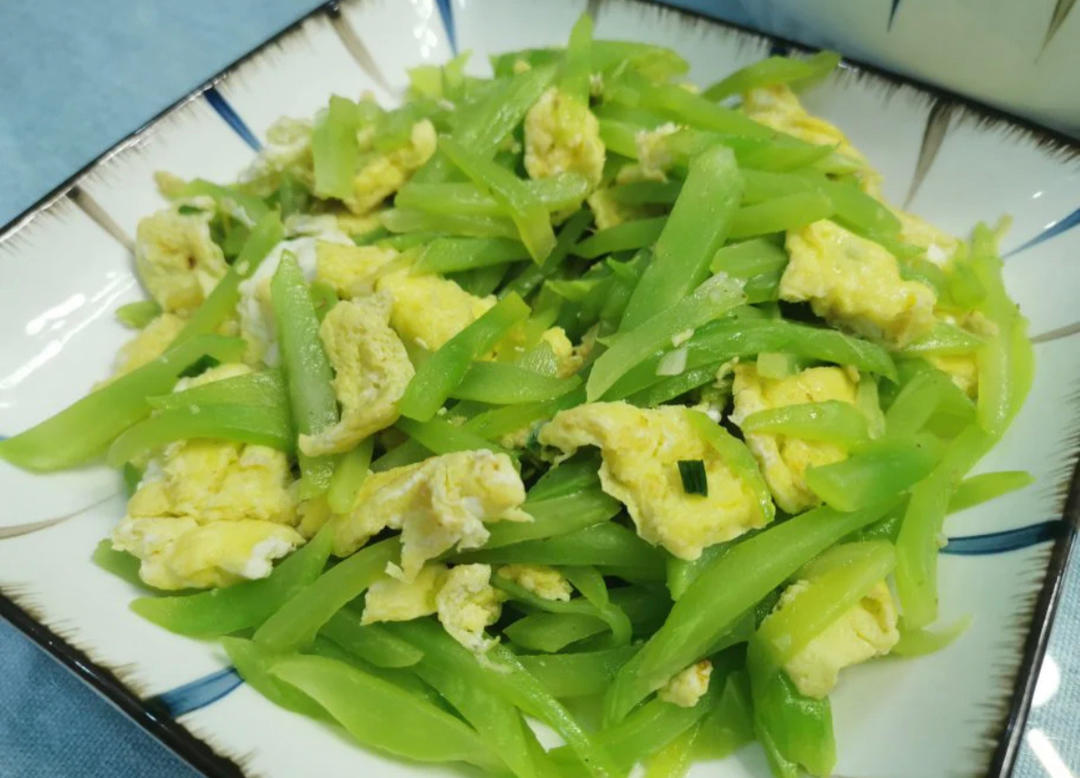 莴笋炒鸡蛋