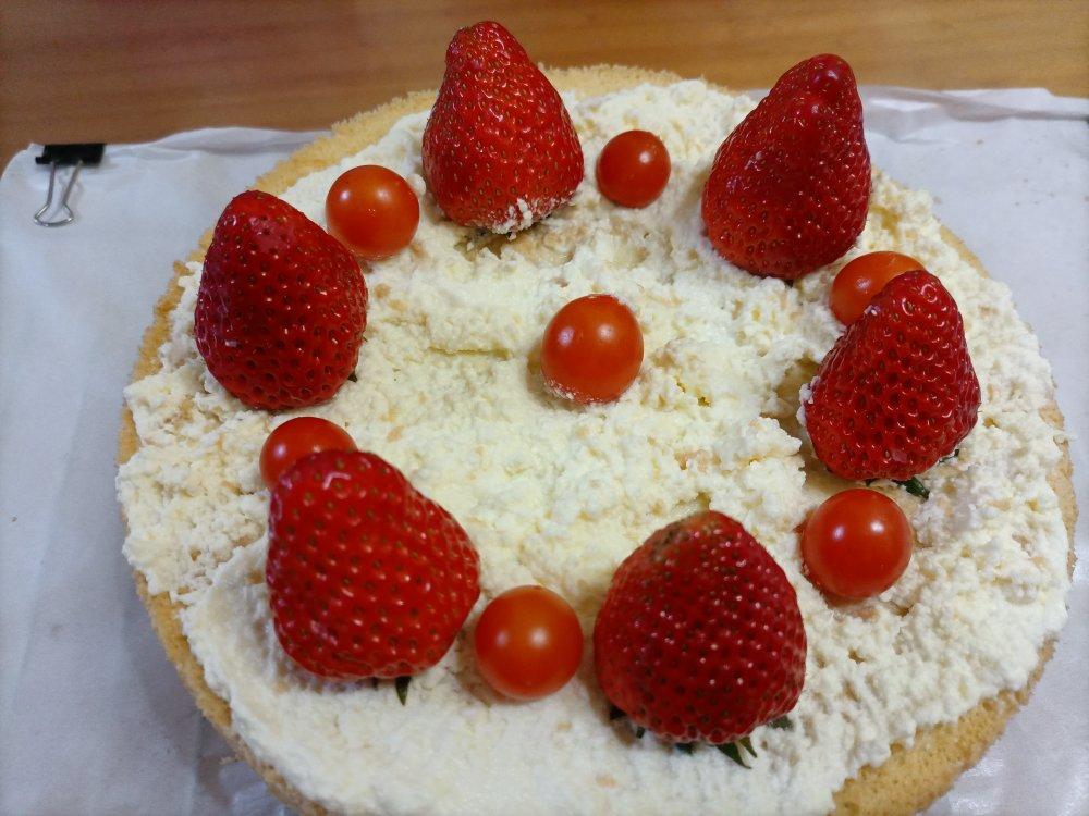 新手必成8寸生日蛋糕（详细多图干货经验分享，解决戚风蛋糕塌陷，奶油饰面涂不好，烤箱温度不好掌握等各种问题）