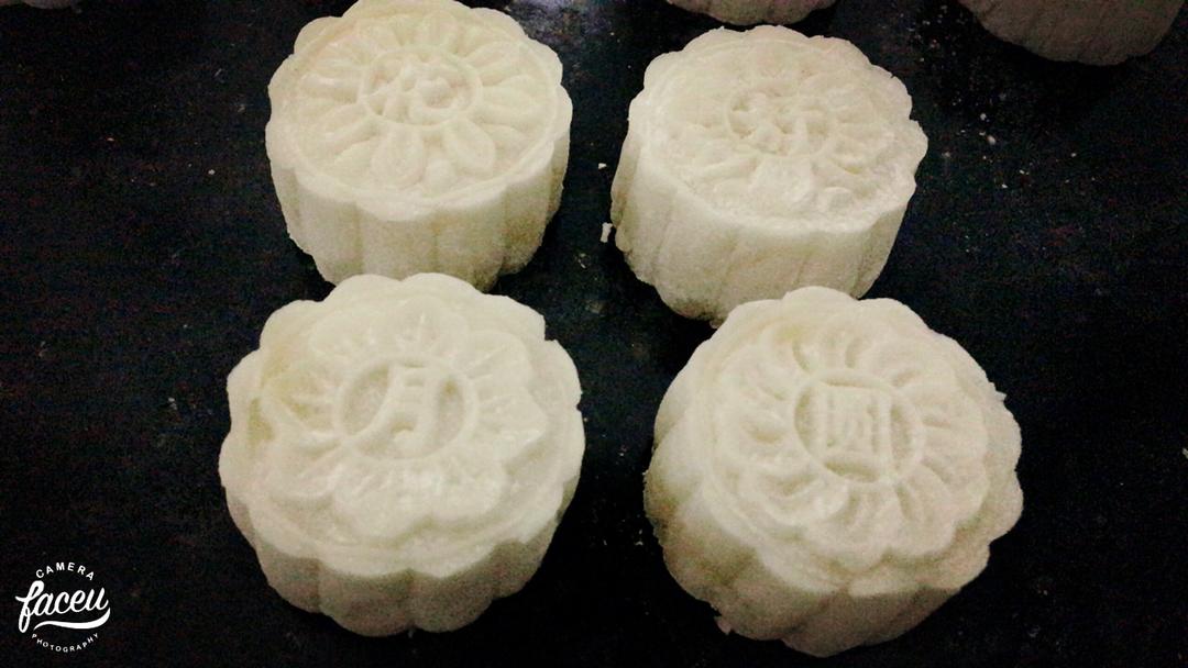 在家轻松做奶黄冰皮月饼