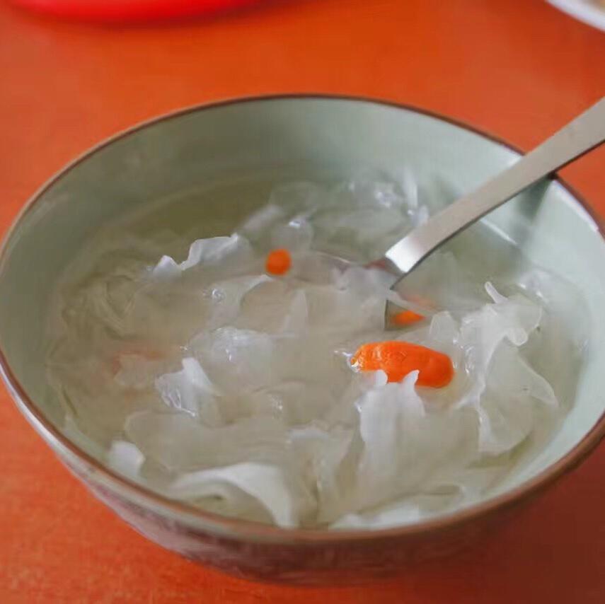 飞女氵