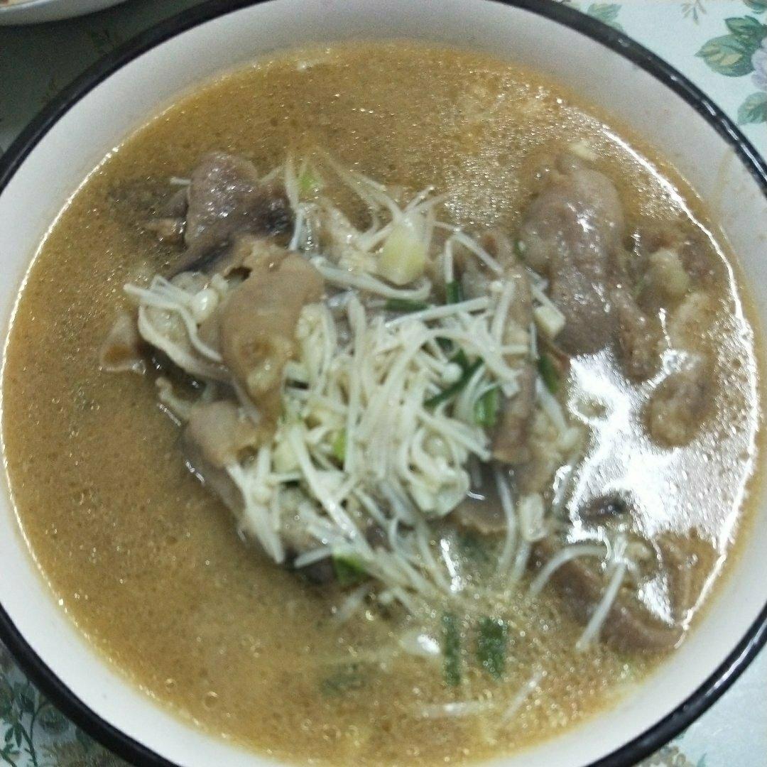 私家酸汤肥牛金针菇