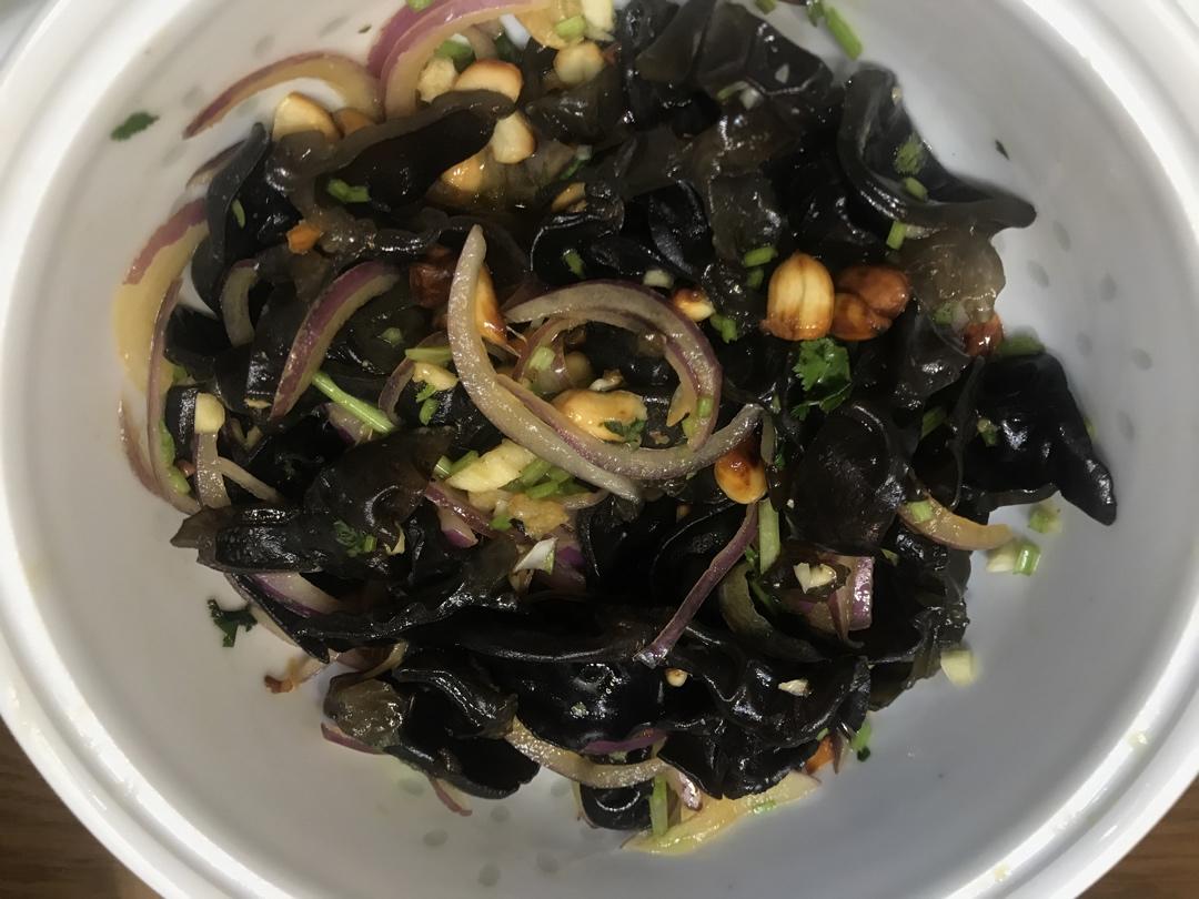凉拌洋葱木耳–通血管开胃快手凉菜